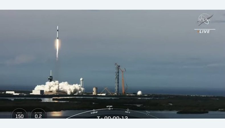SpaceX запустила корабель Dragon з науковим вантажем та томатами на борту