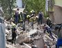 В Києві після атаки зруйновано під’їзд, чути голоси людей під завалами (фото, відео)