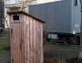 Дерев’яні туалети у дворах — у Київраді готують містян до нових реалій у разі блекауту
