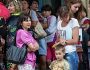 Демографічна катастрофа: жінки з дітьми не повернуться в Україну без гідної оплати праці