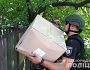 У Мирнограді поліцейські Донеччини розвезли мешканцям гуманітарну допомогу